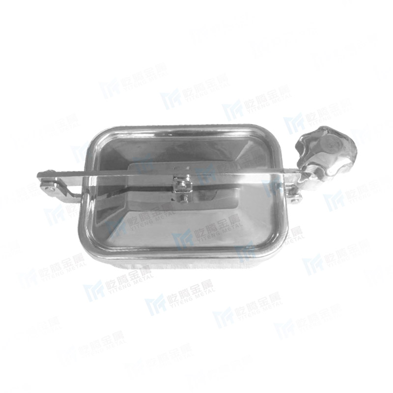 Single square manhole